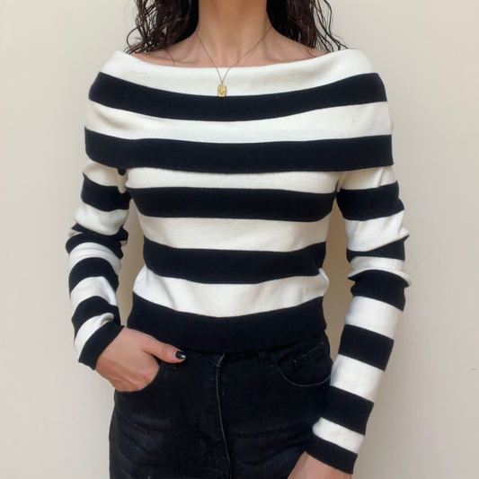 DR Off-Shoulder Sweater